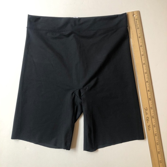 NWOT Black GapBody Shape Wear Shorts SM - Picture 1 of 2